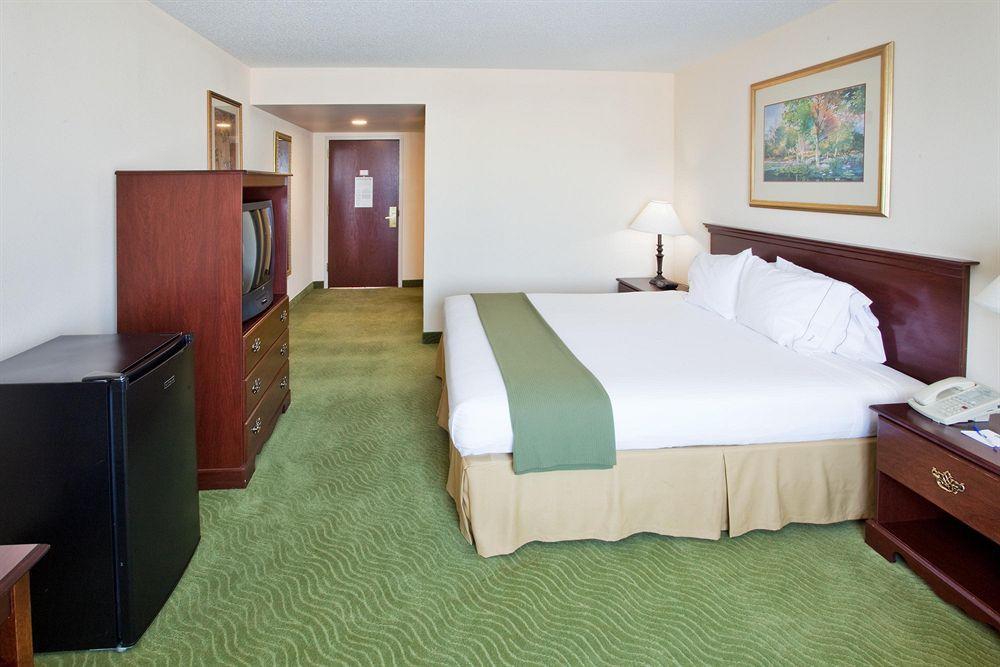 ספרטנבורג Holiday Inn Express & Suites I-26 & Us 29 At Westgate Mall, An Ihg Hotel חדר תמונה