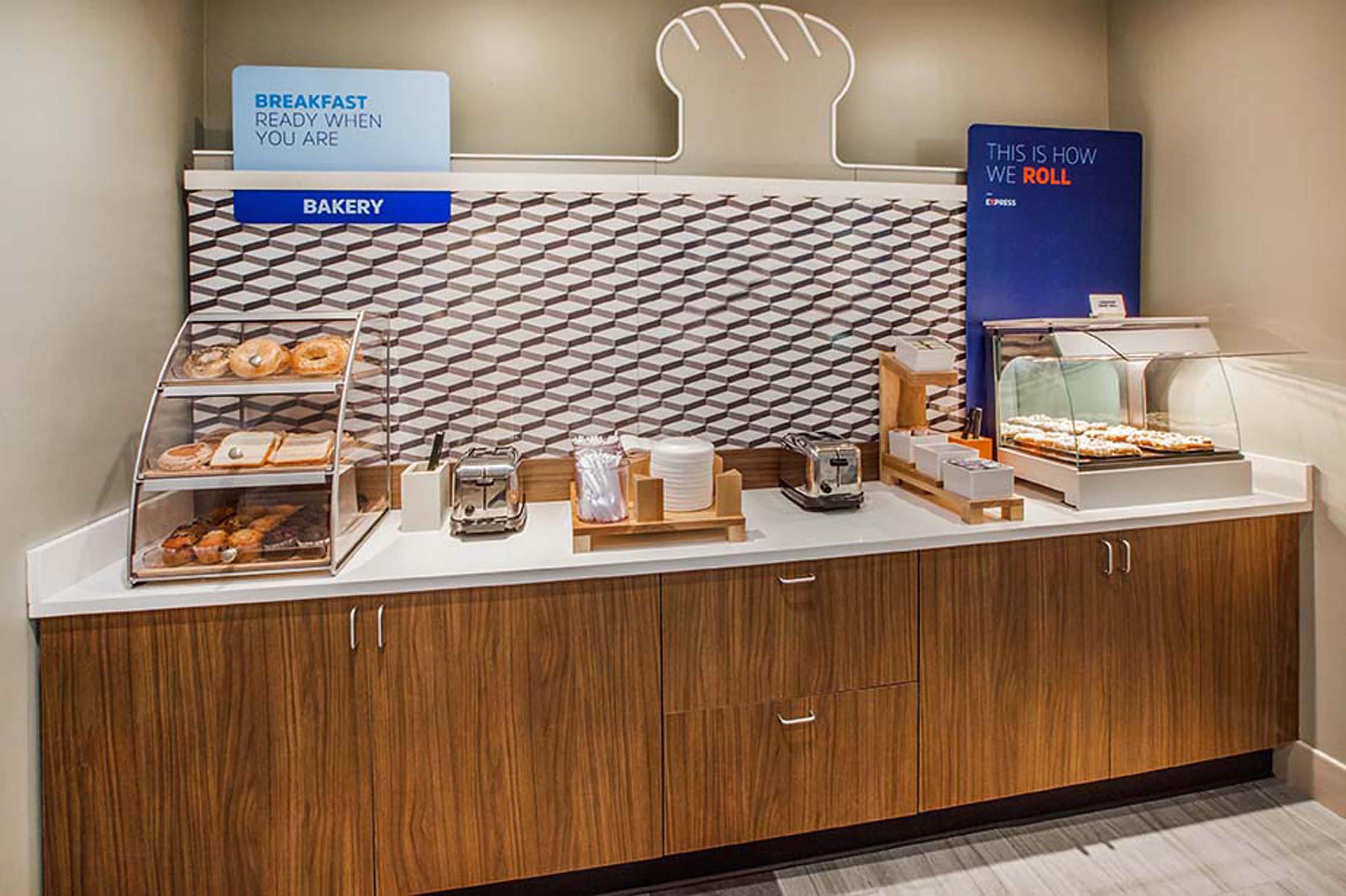 ספרטנבורג Holiday Inn Express & Suites I-26 & Us 29 At Westgate Mall By Ihg מראה חיצוני תמונה