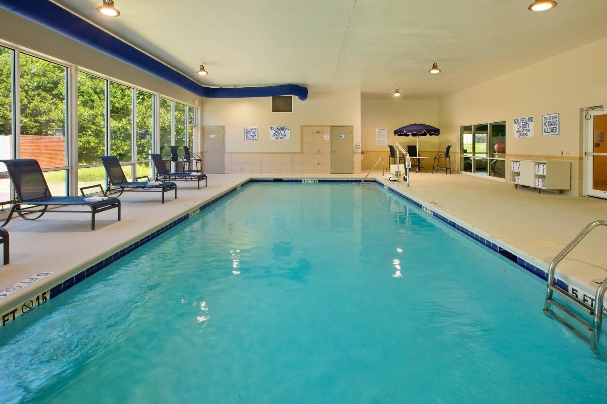 ספרטנבורג Holiday Inn Express & Suites I-26 & Us 29 At Westgate Mall By Ihg מראה חיצוני תמונה