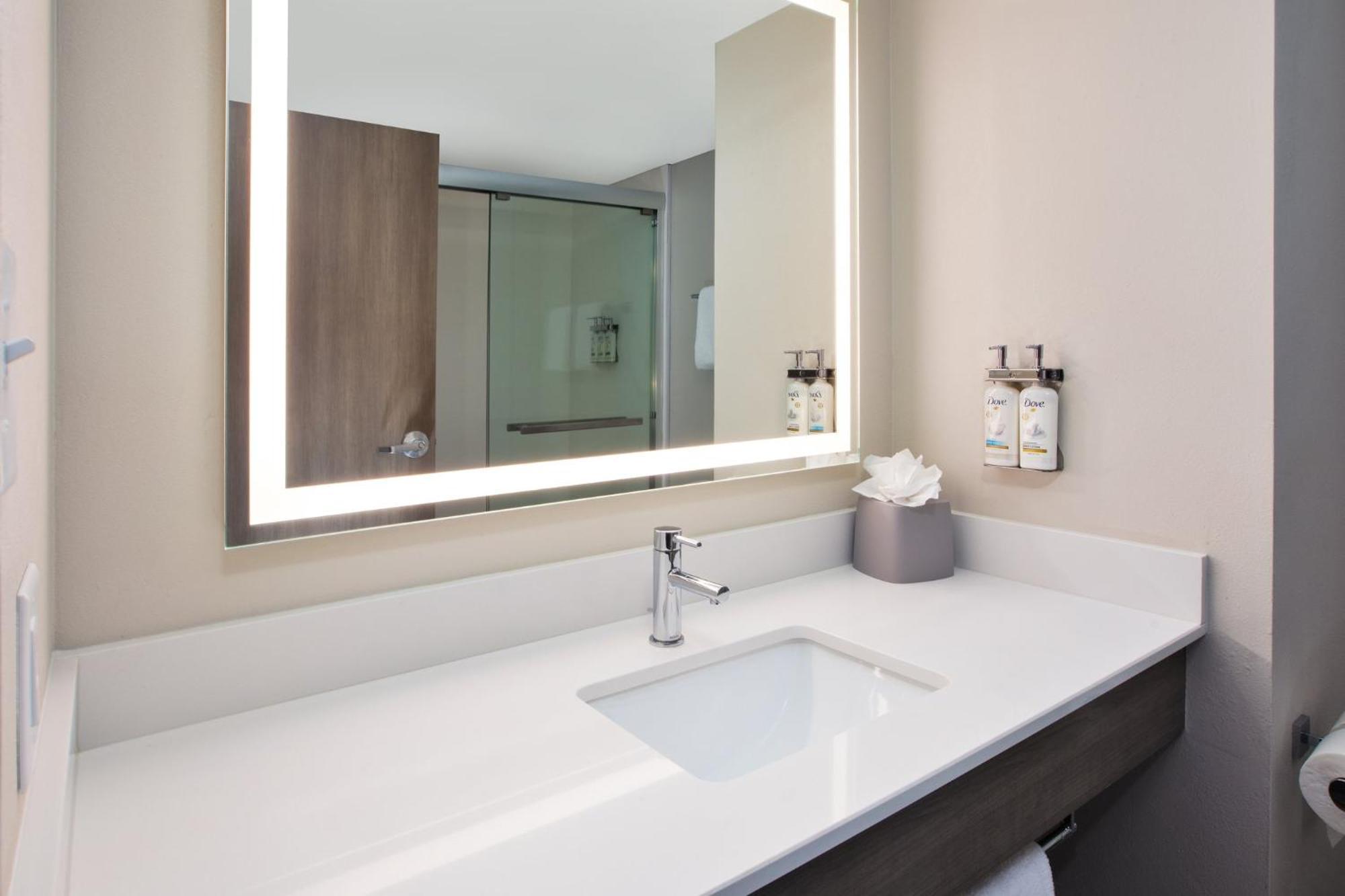 ספרטנבורג Holiday Inn Express & Suites I-26 & Us 29 At Westgate Mall By Ihg מראה חיצוני תמונה