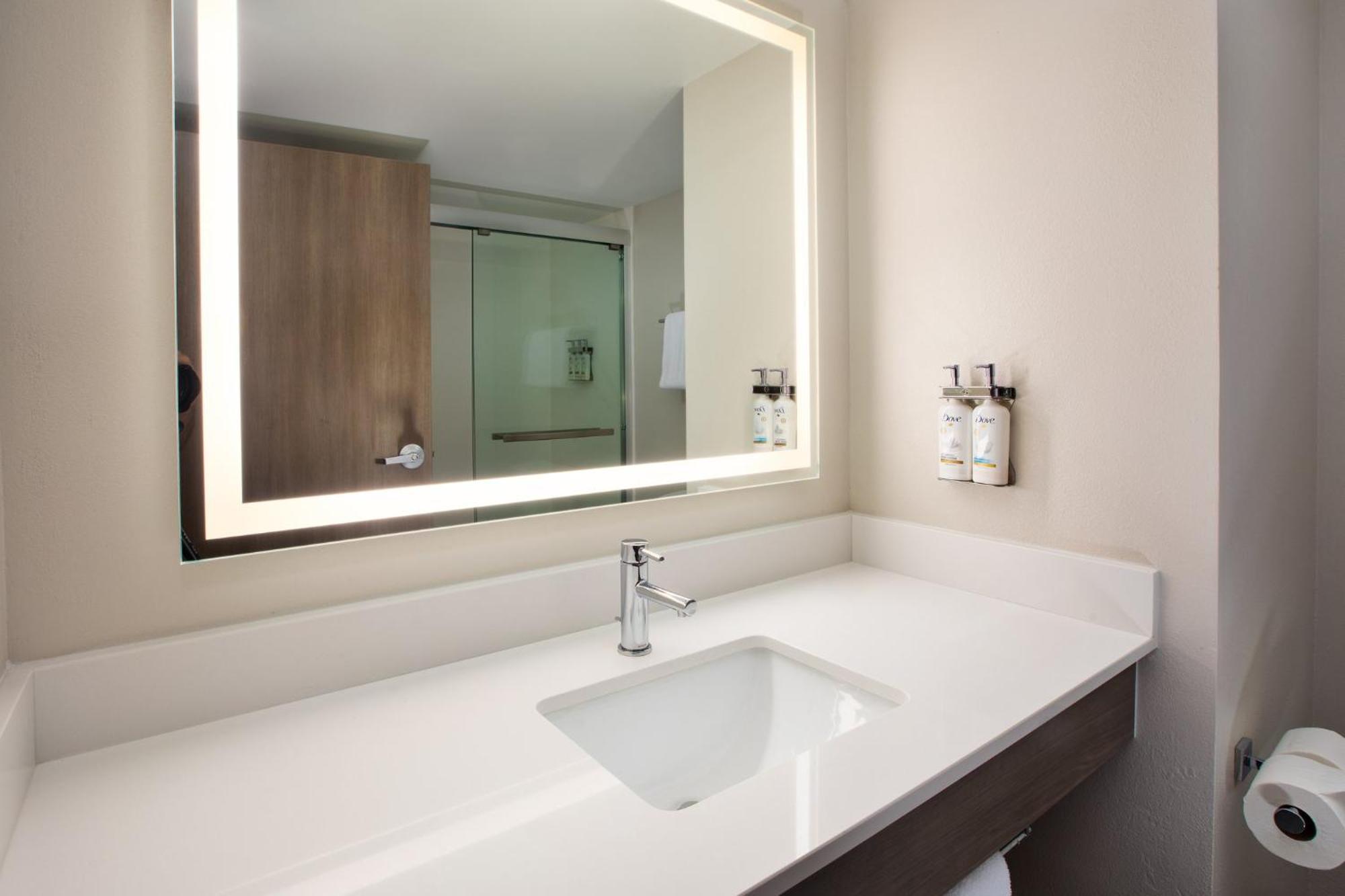 ספרטנבורג Holiday Inn Express & Suites I-26 & Us 29 At Westgate Mall By Ihg מראה חיצוני תמונה